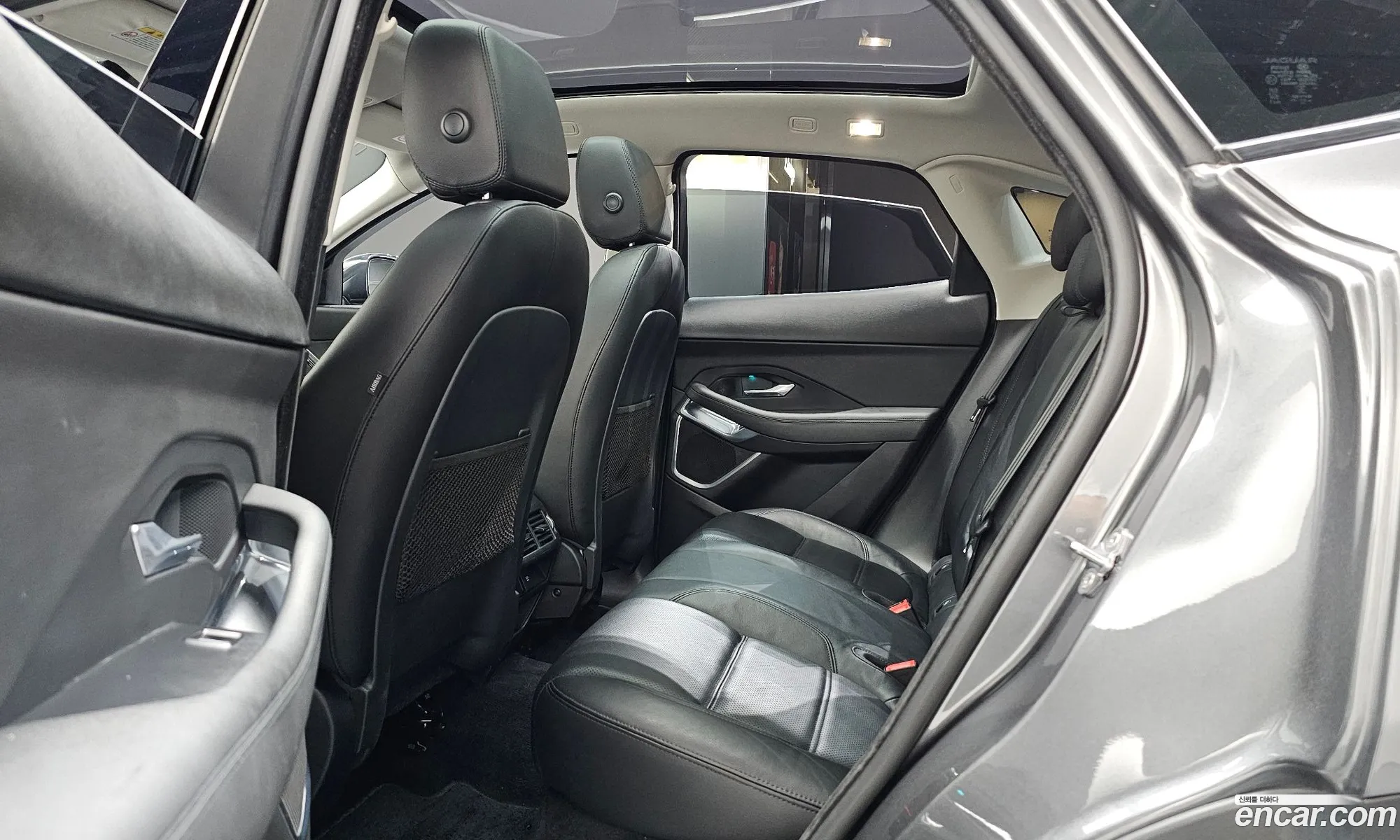Jaguar E-Pace 2018 SADFA2BX7J1Z28000 — 17