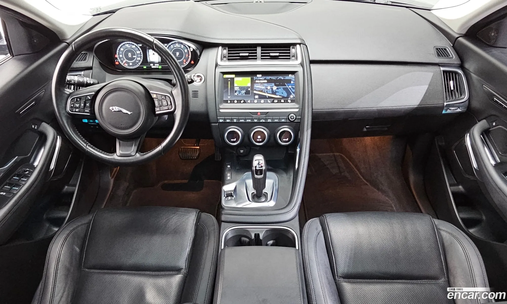 Jaguar E-Pace 2018 SADFA2BX7J1Z28000 — 30