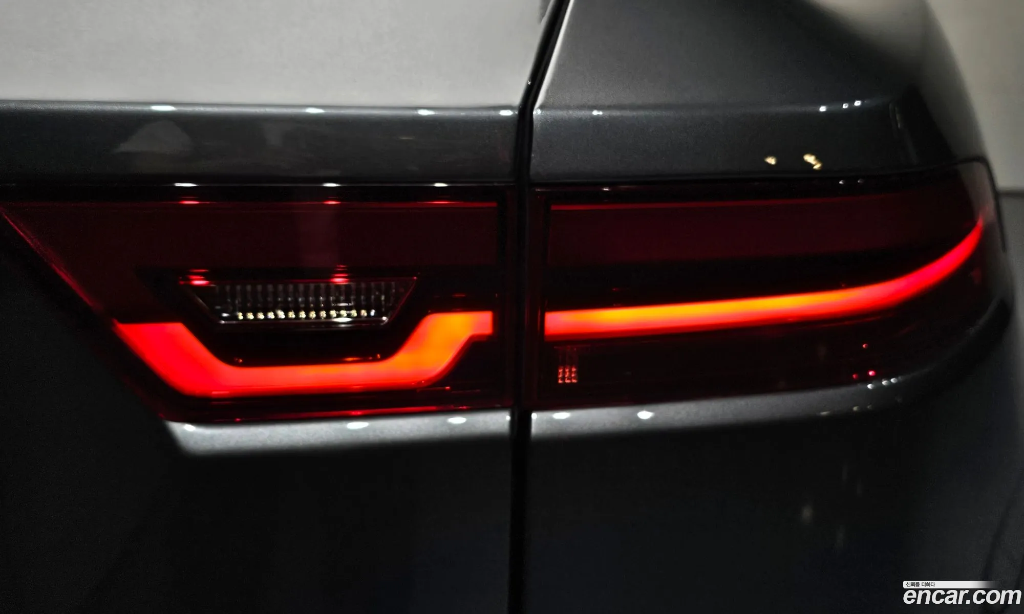 Jaguar E-Pace 2018 SADFA2BX7J1Z28000 — 20