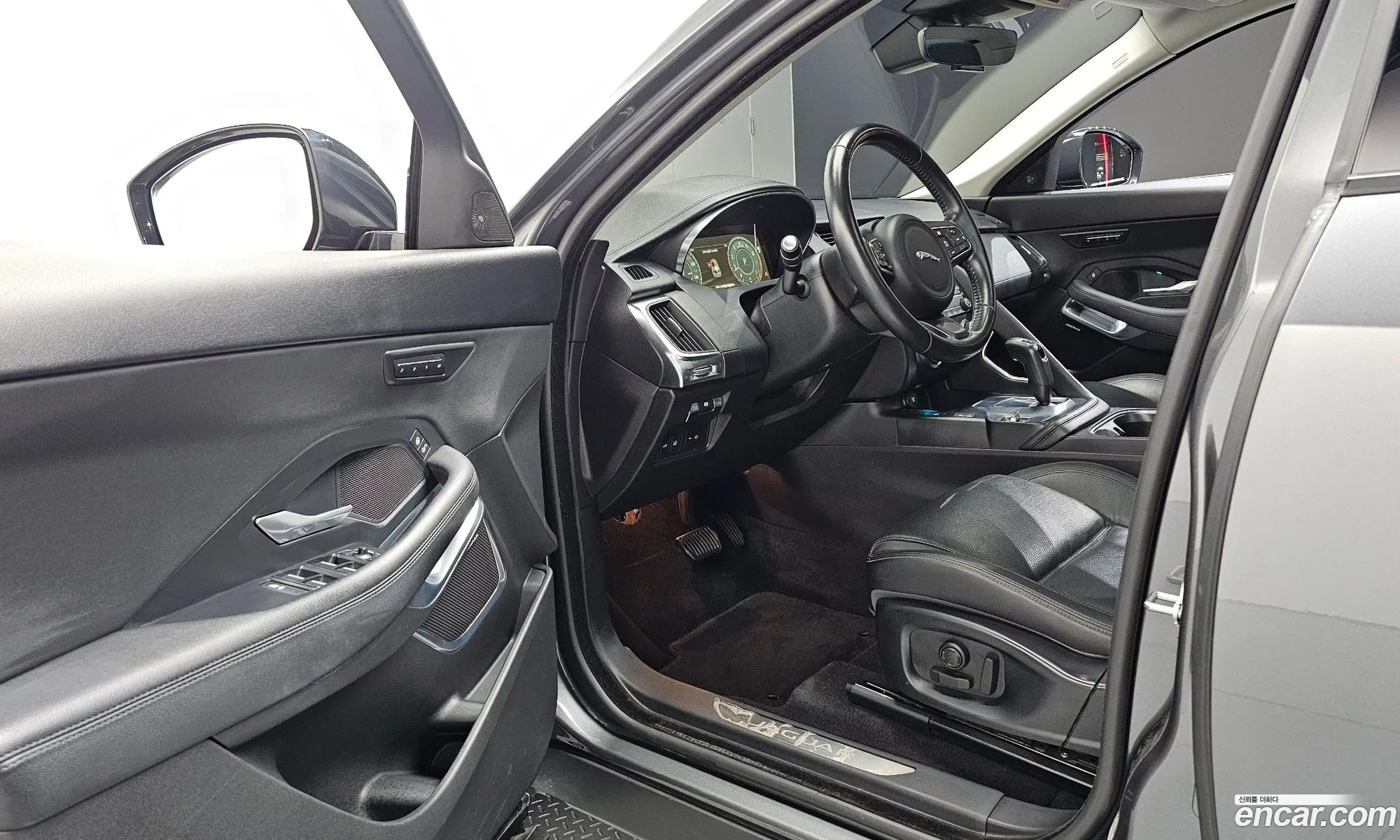 Jaguar E-Pace 2018 SADFA2BX7J1Z28000 — 7