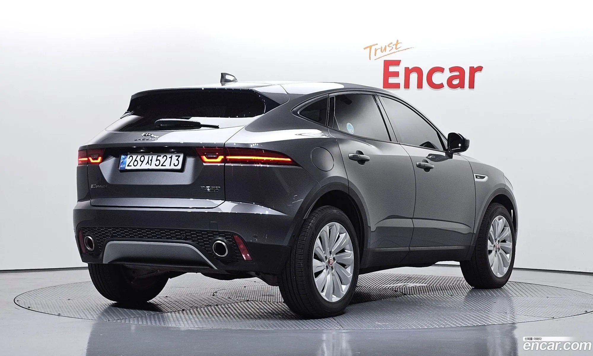 Jaguar E-Pace 2018 SADFA2BX7J1Z28000 — 28