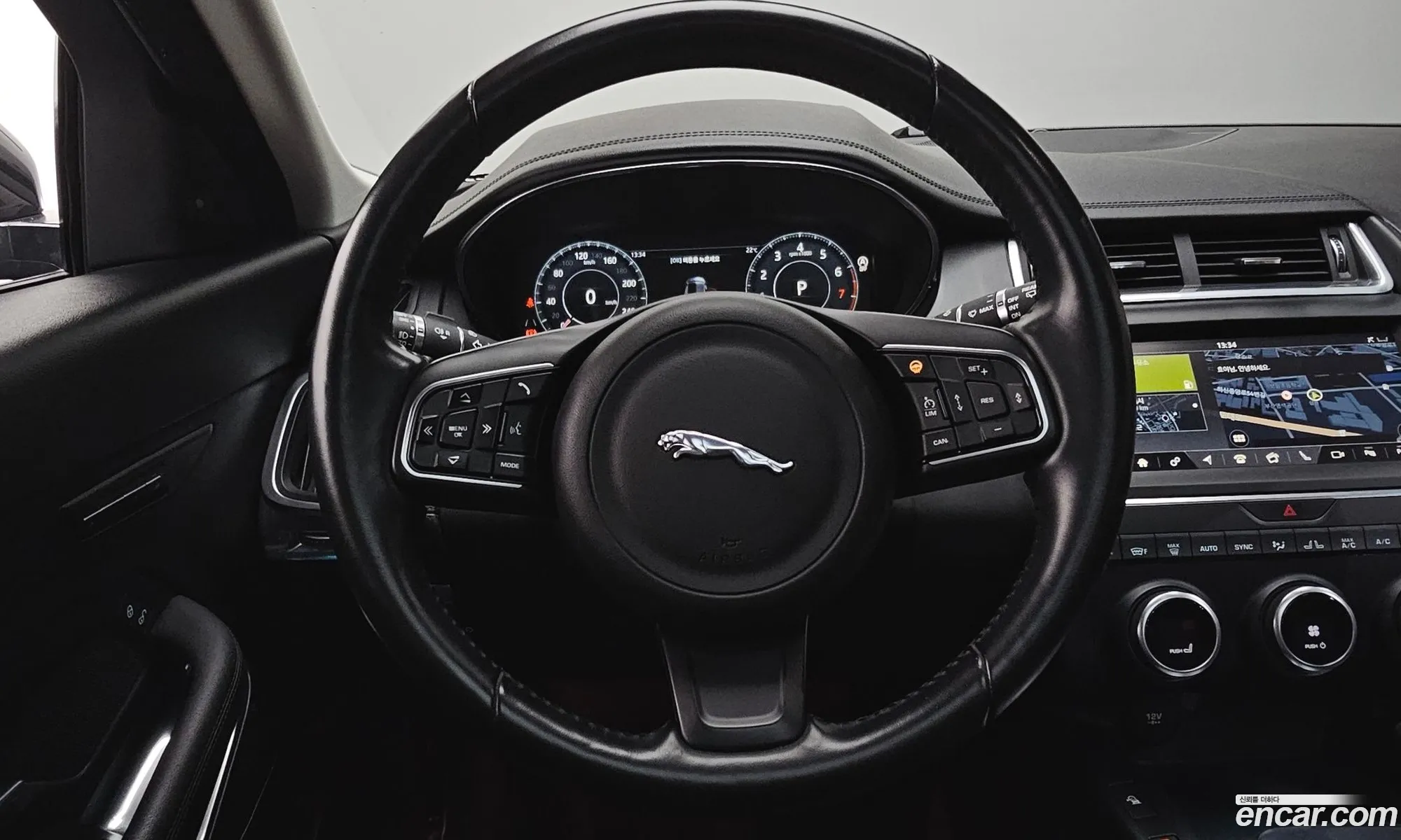 Jaguar E-Pace 2018 SADFA2BX7J1Z28000 — 23