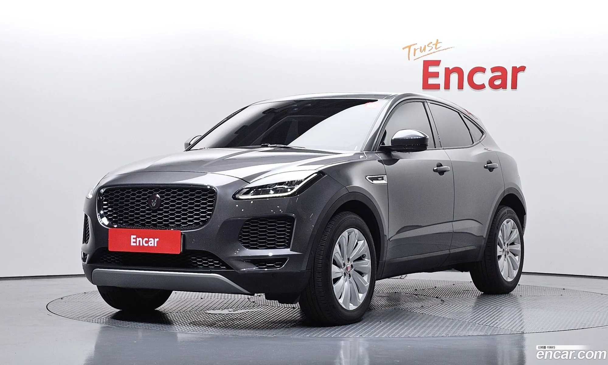 Jaguar E-Pace 2018 SADFA2BX7J1Z28000 — 29