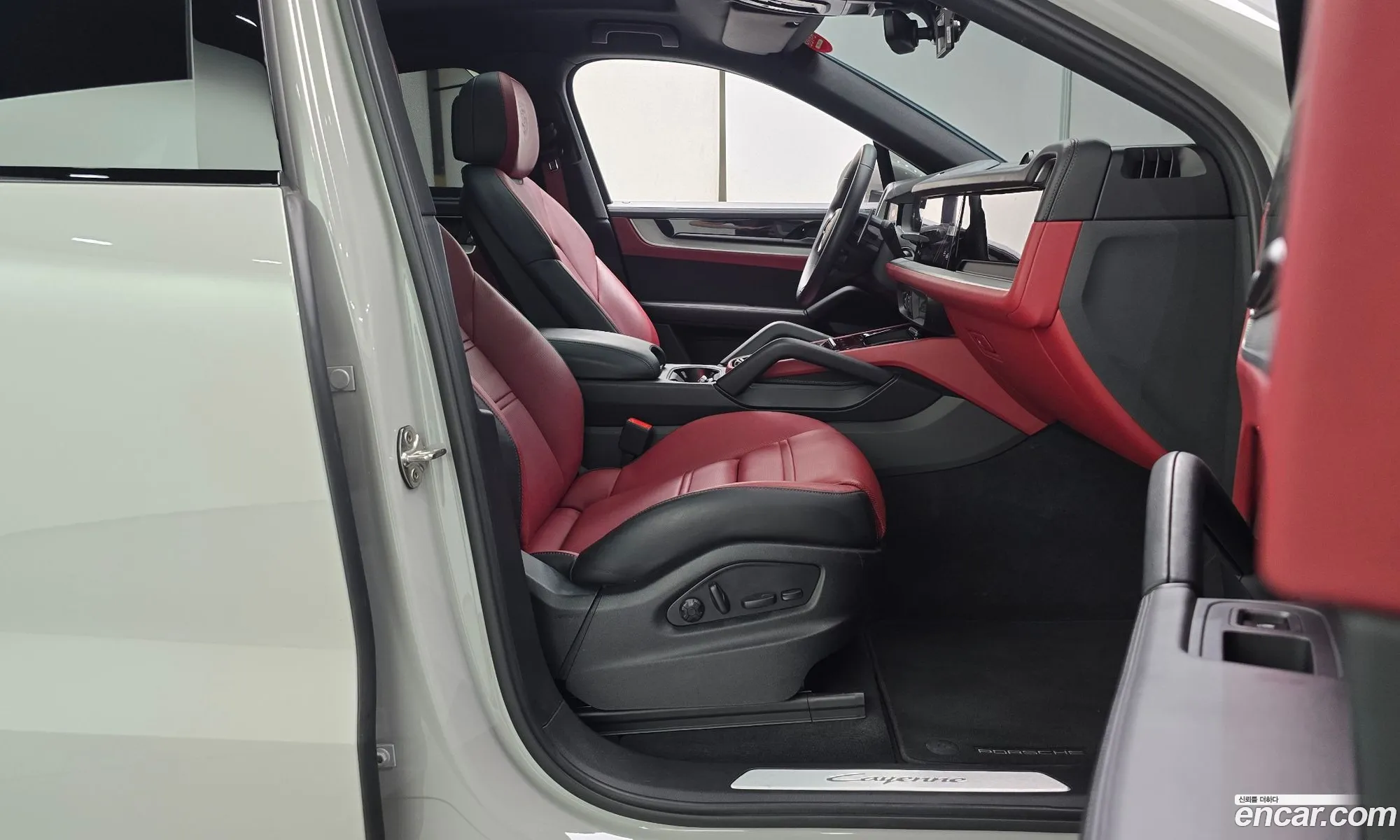 Porsche Cayenne 2024 WP1BE29Y7SDA67106 — 29