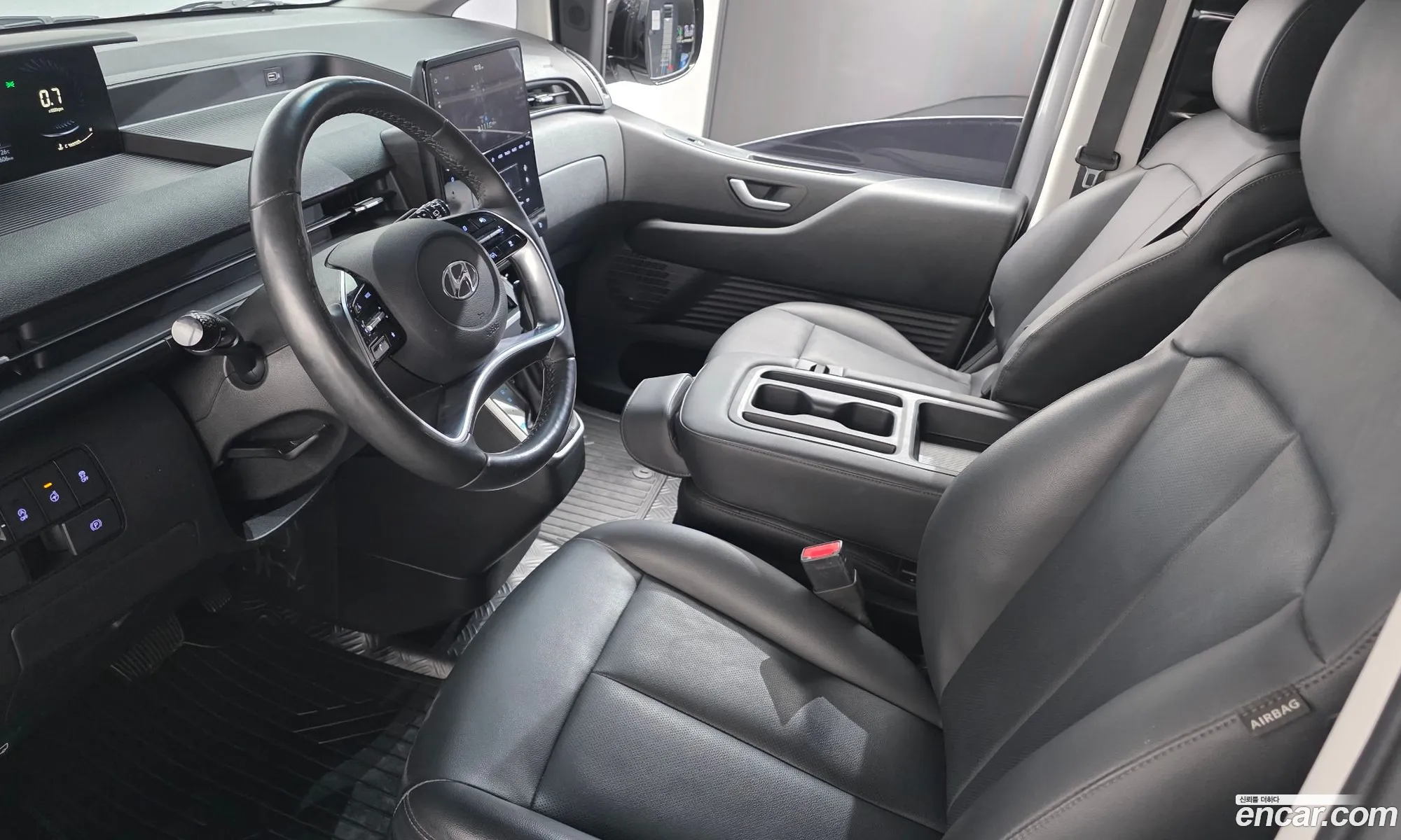 Hyundai Staria 2023 — 2