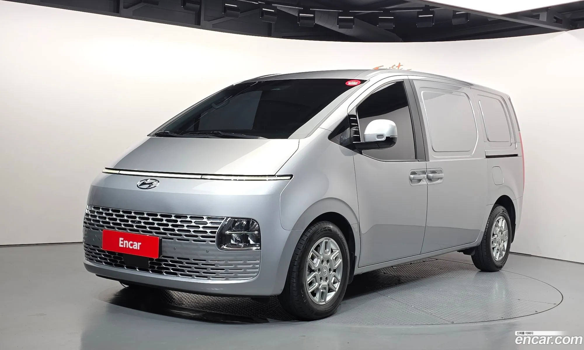Hyundai Staria 2023 — 3