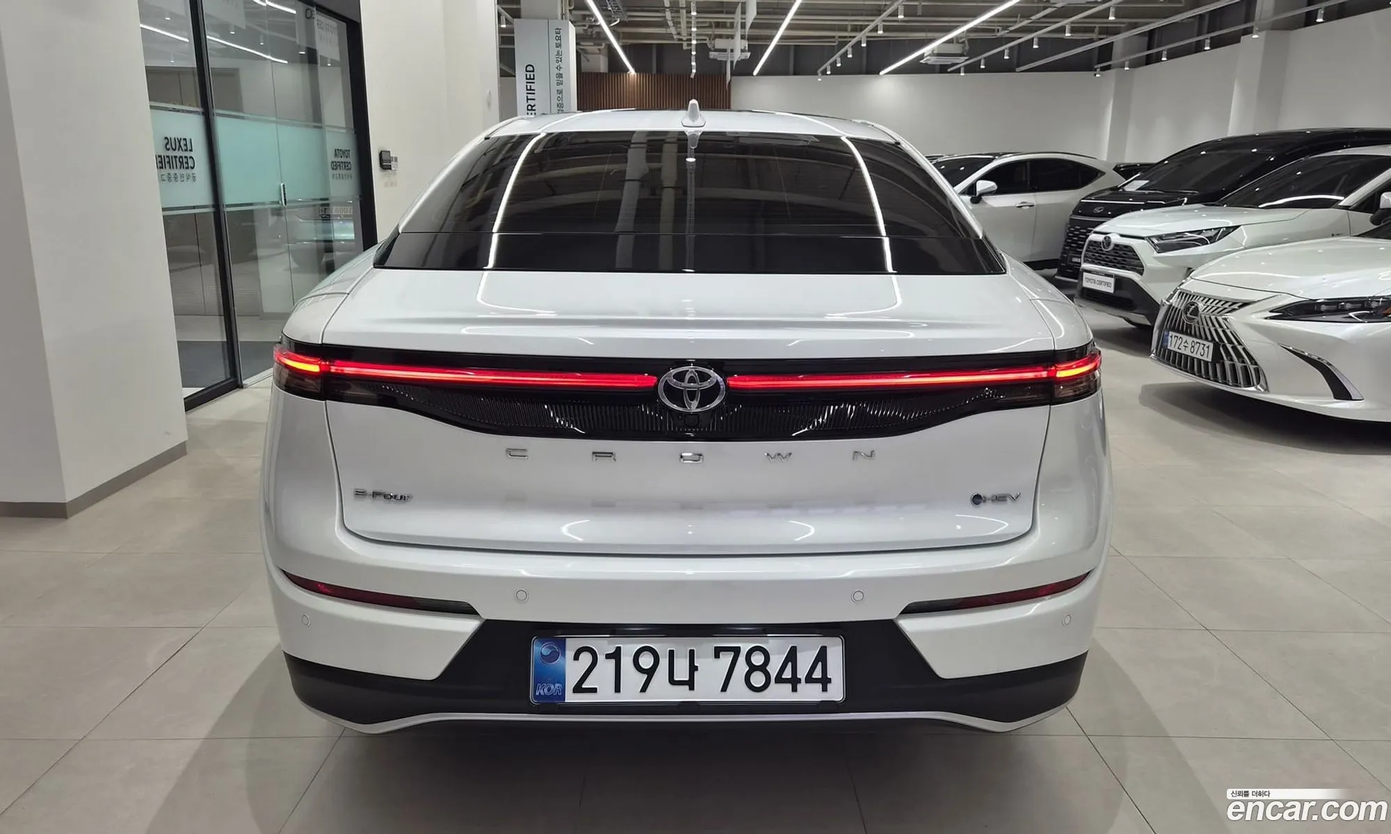 Toyota Crown Crossover 2025 — 2