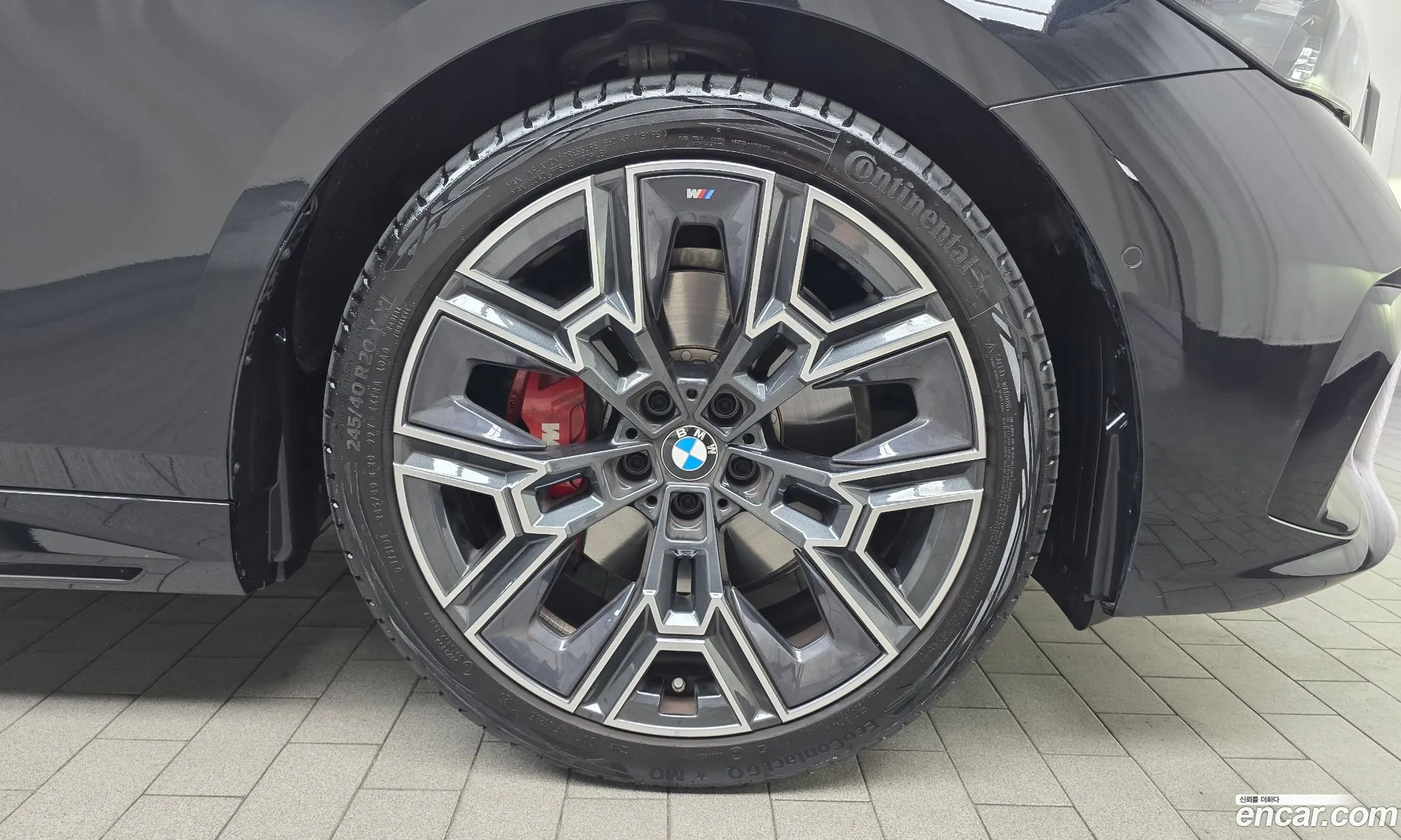 BMW 5 Series 2025 — 28