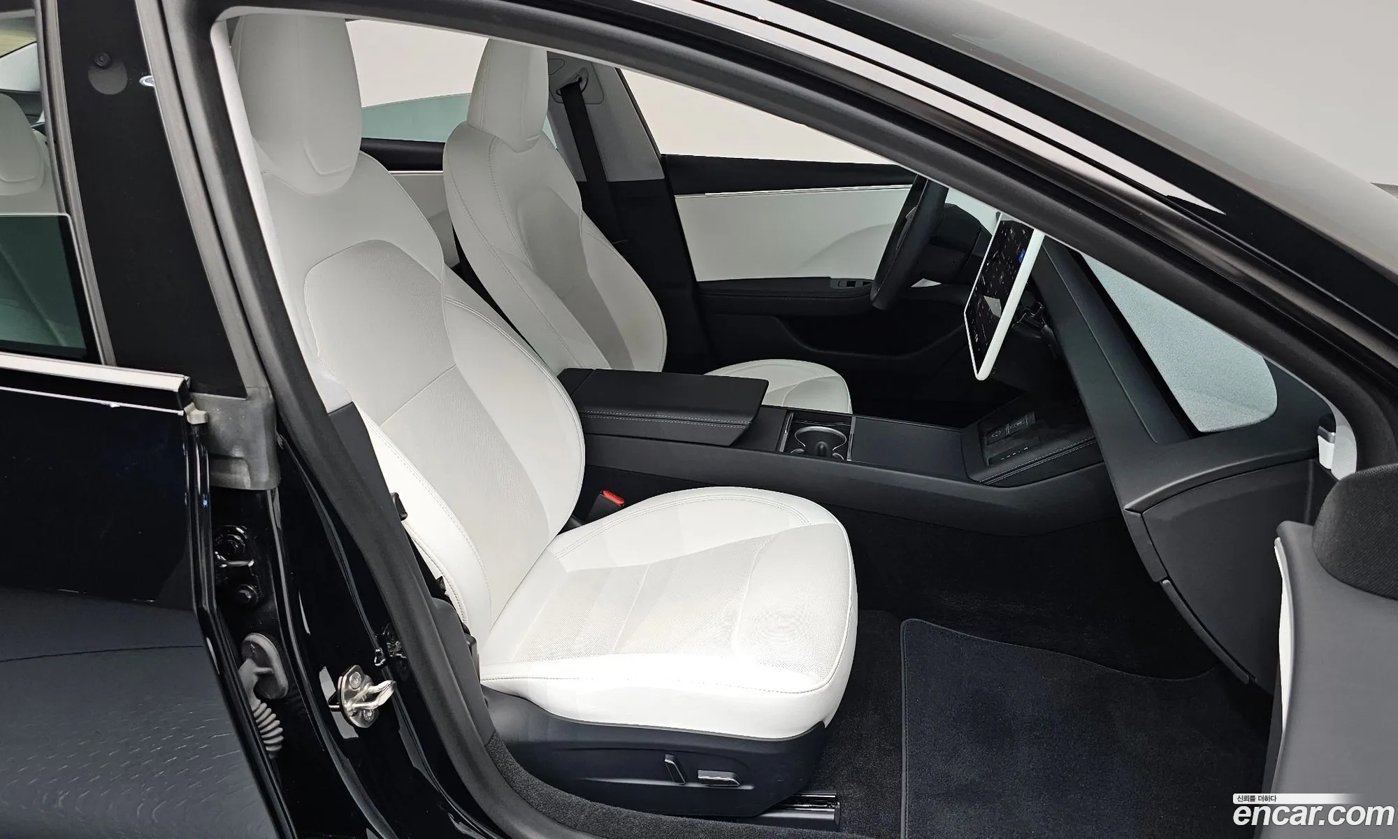 Tesla Model 3 2024 LRW3E7EK7RC127323 — 9