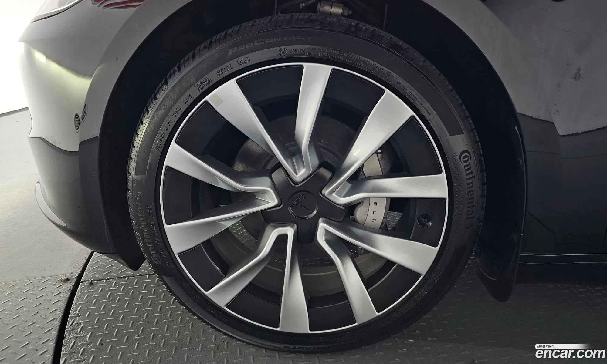Tesla Model 3 2024 LRW3E7EK7RC127323 — 31