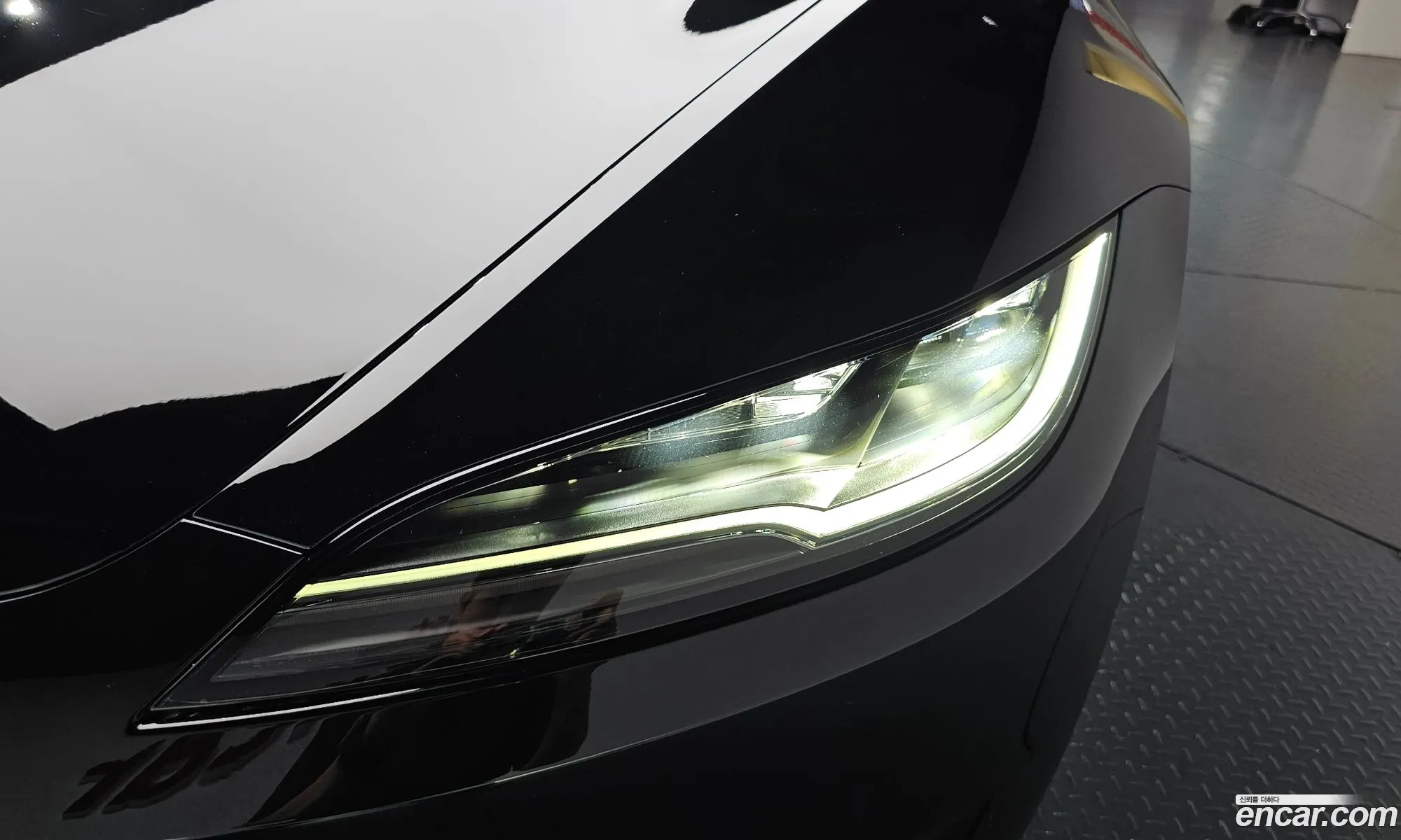 Tesla Model 3 2024 LRW3E7EK7RC127323 — 30