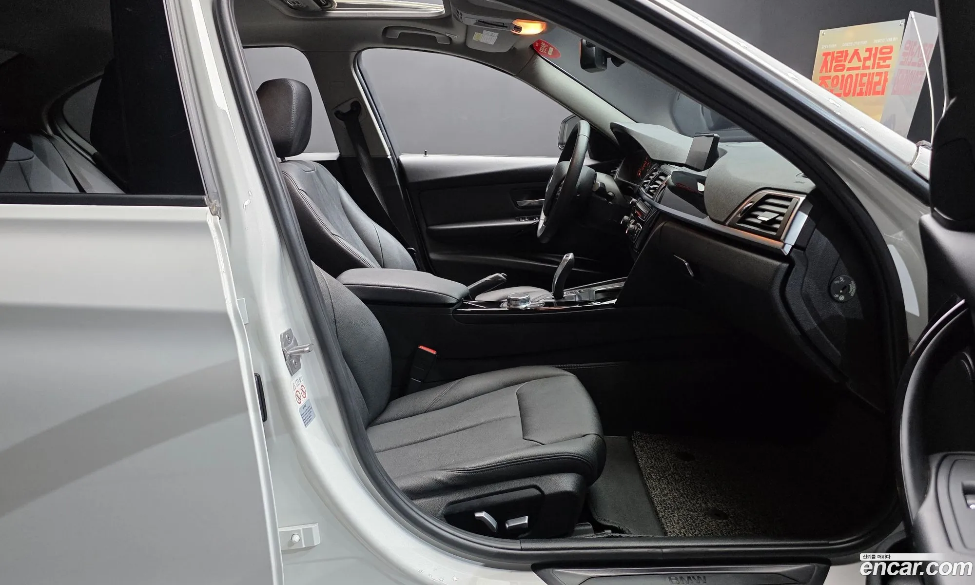 BMW 3 Series 2018 WBA8C5109J5L44627 — 29