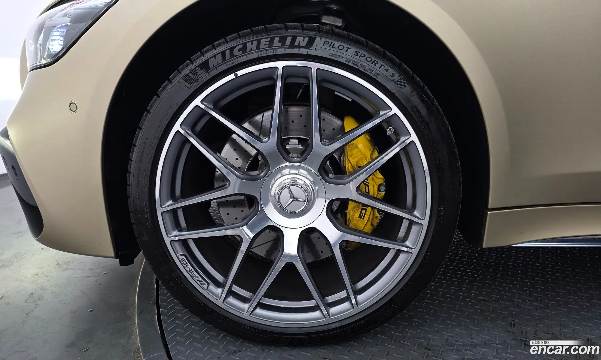 Mercedes-Benz AMG GT 2023 — 12