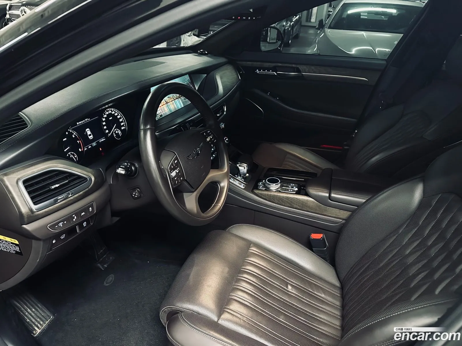 Genesis G90 2019 — 2