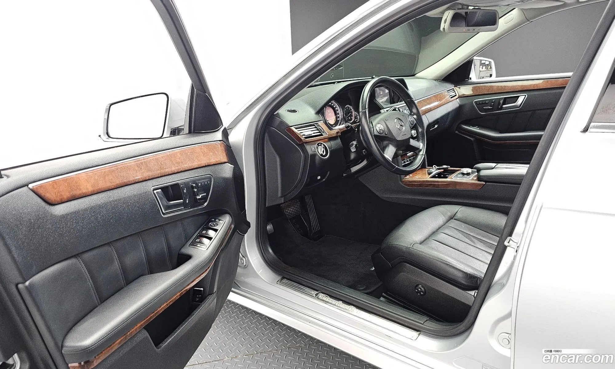 Mercedes-Benz E-Class W212 2012 WDDHF5FB1CA598238 — 8