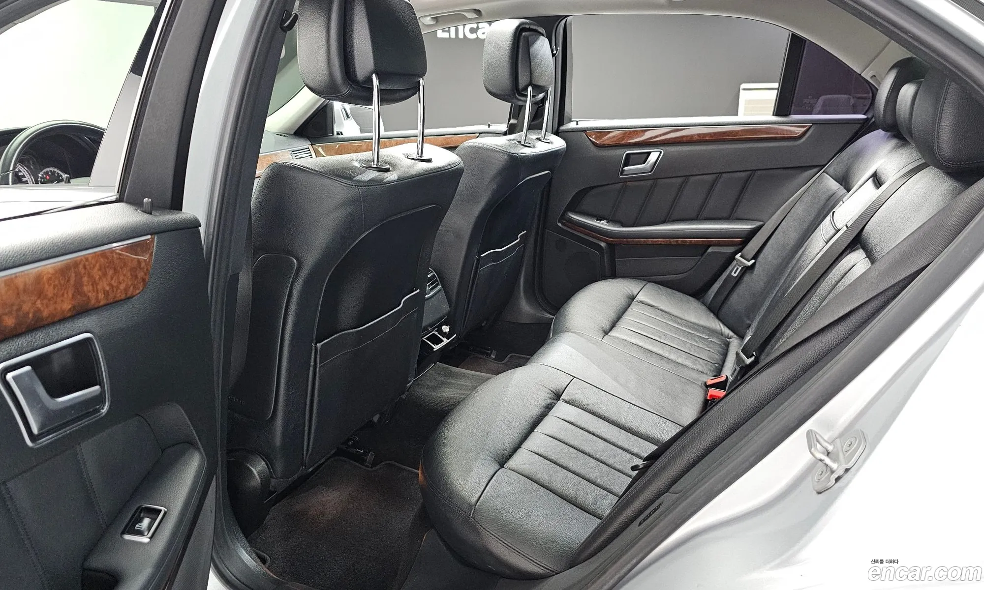 Mercedes-Benz E-Class W212 2012 WDDHF5FB1CA598238 — 14