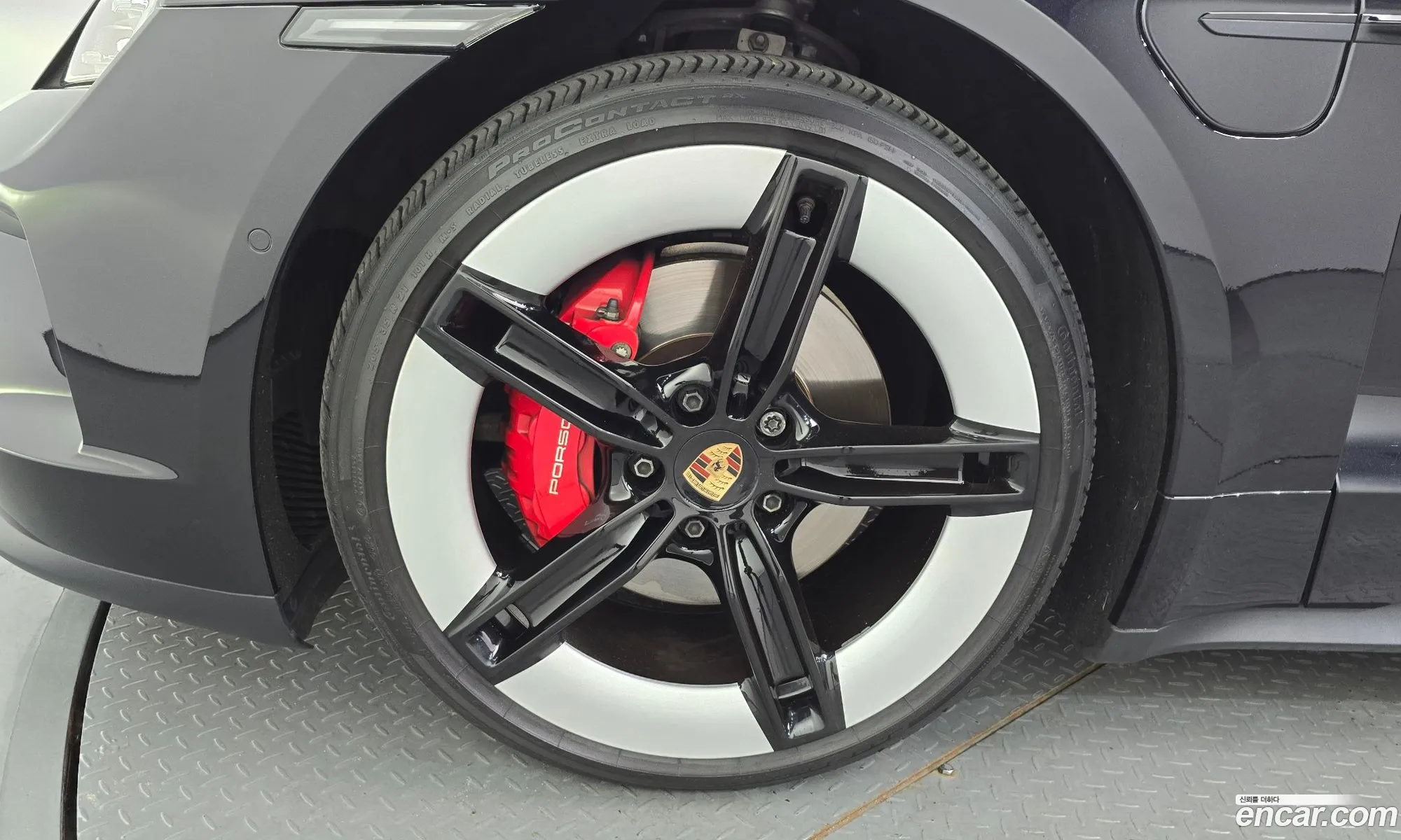 Porsche Taycan 2024 — 30