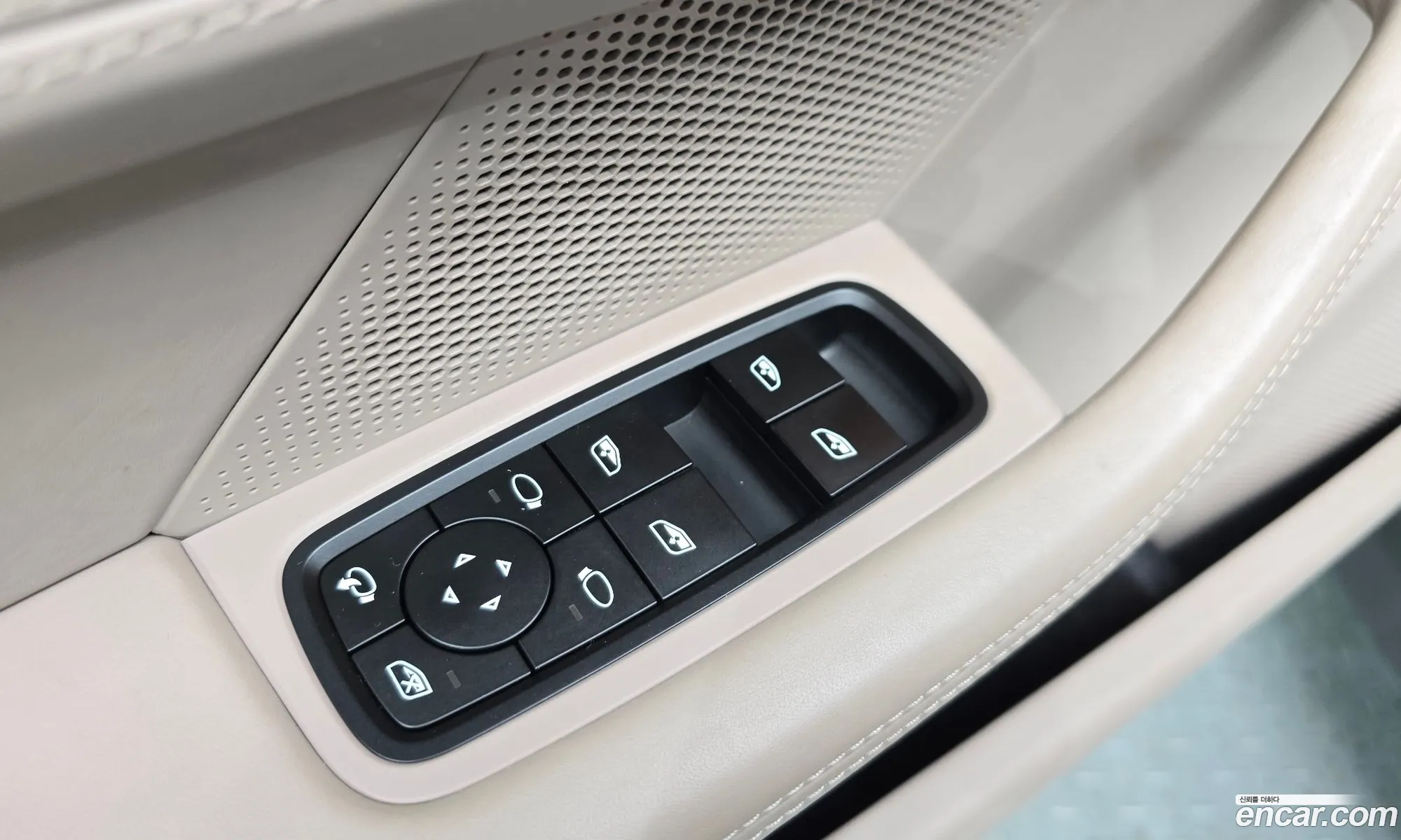 Porsche Taycan 2024 — 32