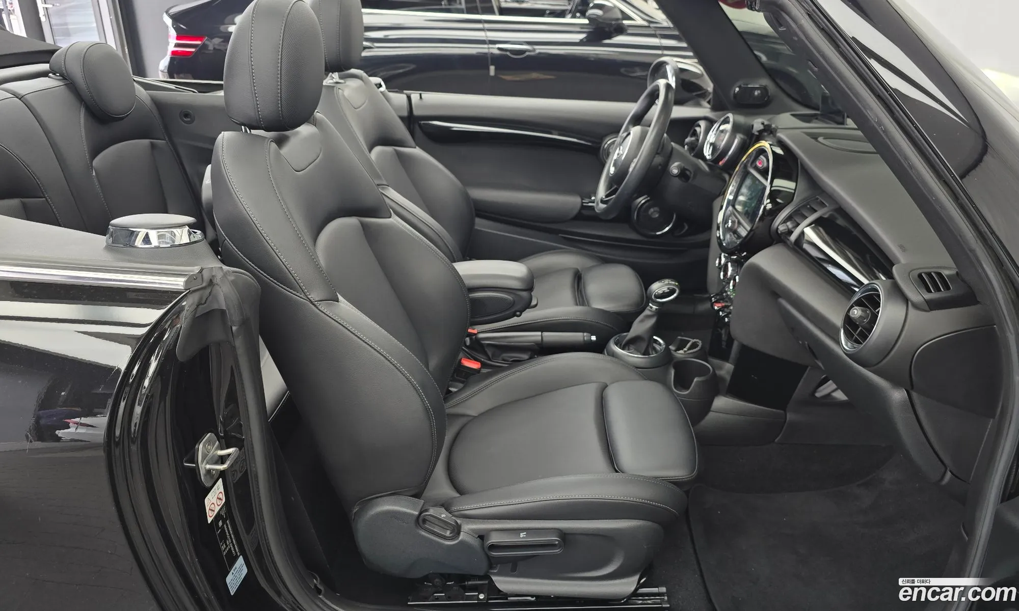 Mini Cooper Convertible 2018 WMWWG5107J3A80477 — 3