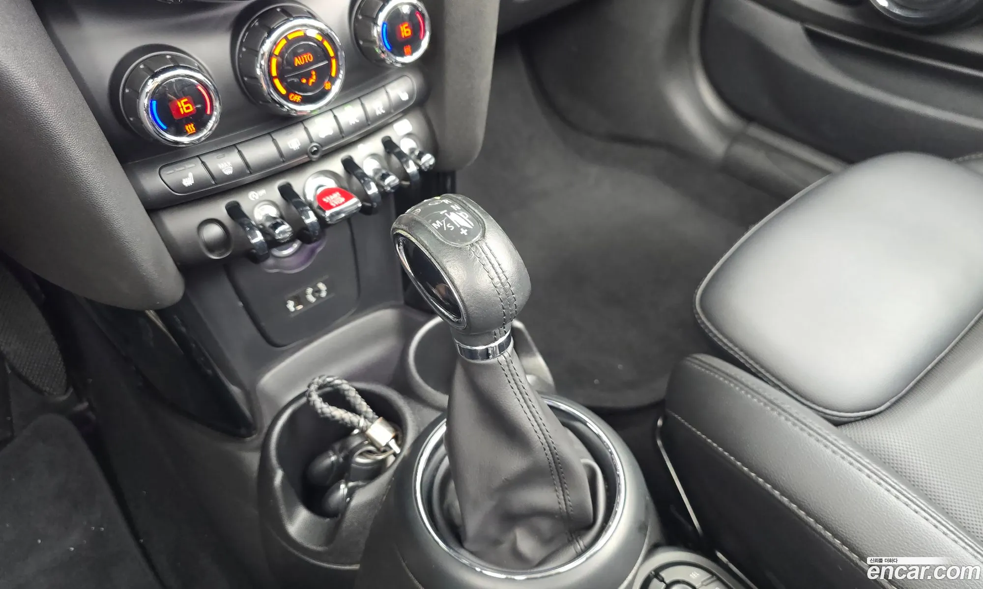 Mini Cooper Convertible 2018 WMWWG5107J3A80477 — 2