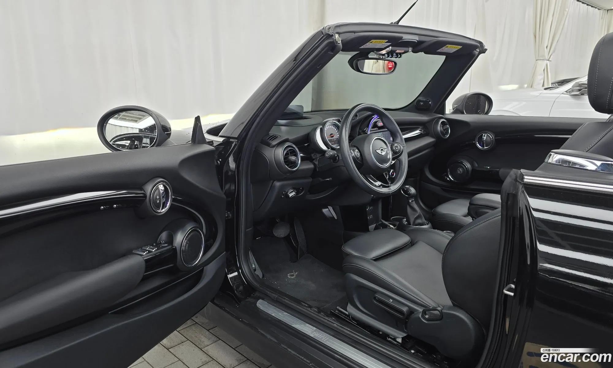 Mini Cooper Convertible 2018 WMWWG5107J3A80477 — 16