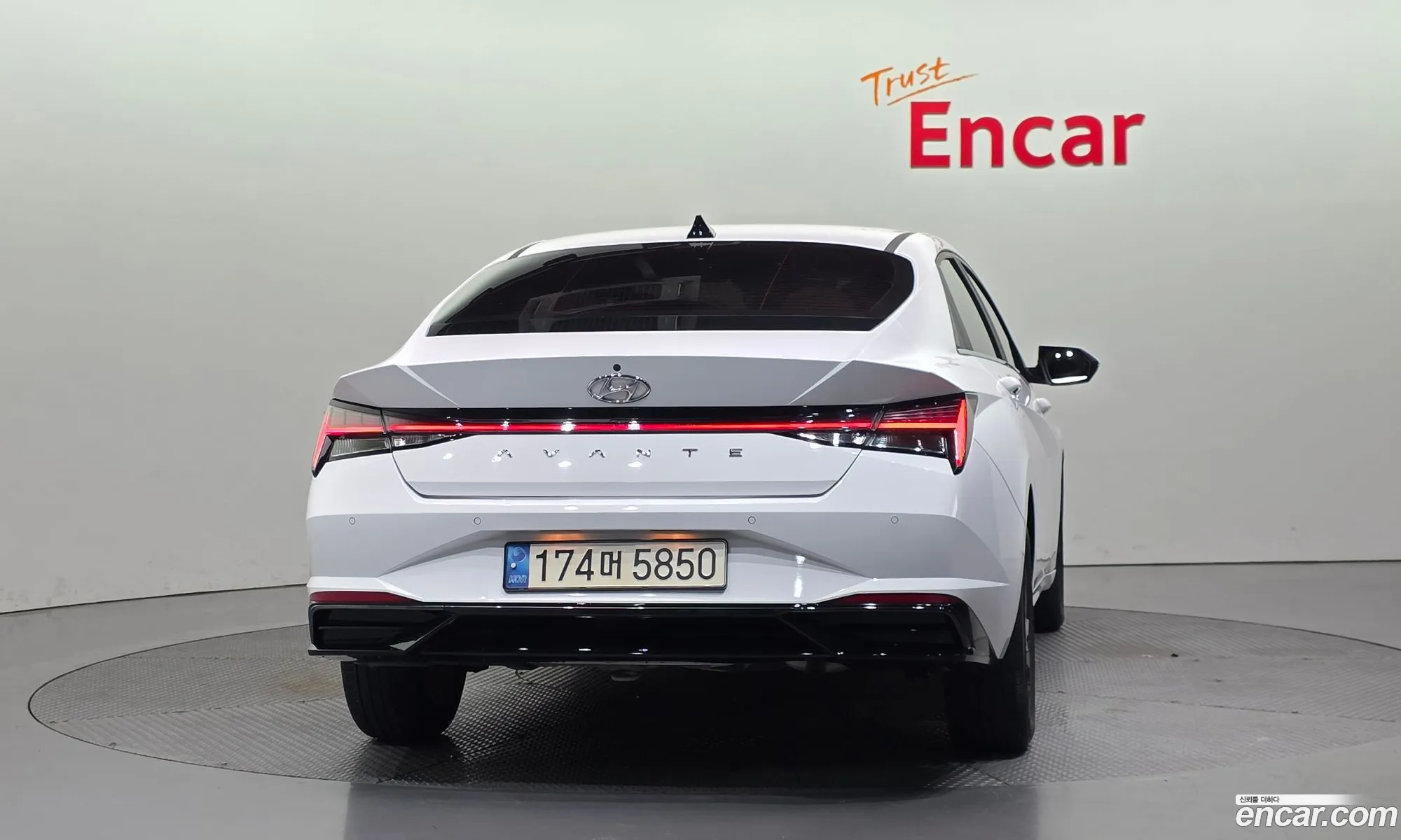 Hyundai Elantra 2023 — 4