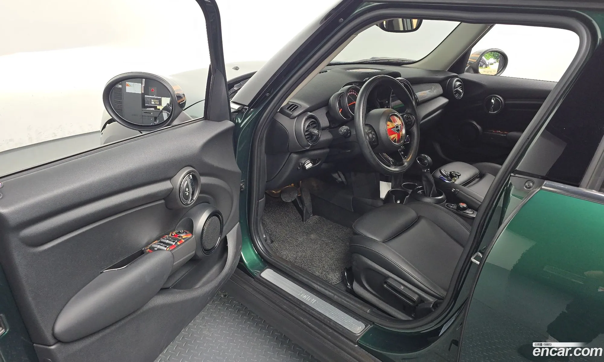 Mini Cooper 2018 WMWXU110XK2H34143 — 4