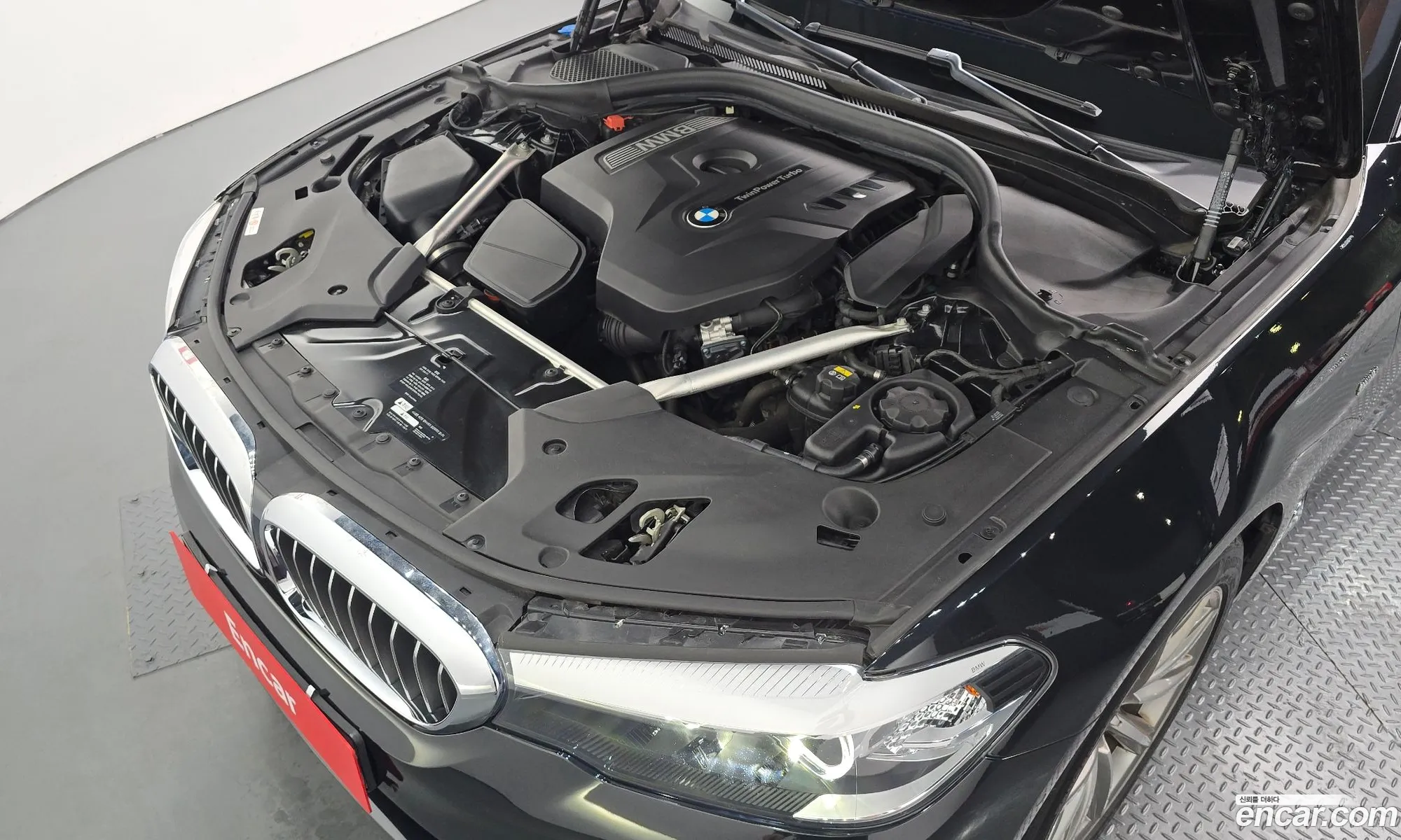 BMW 5 Series 2018 WBAJK7102JBP70581 — 18