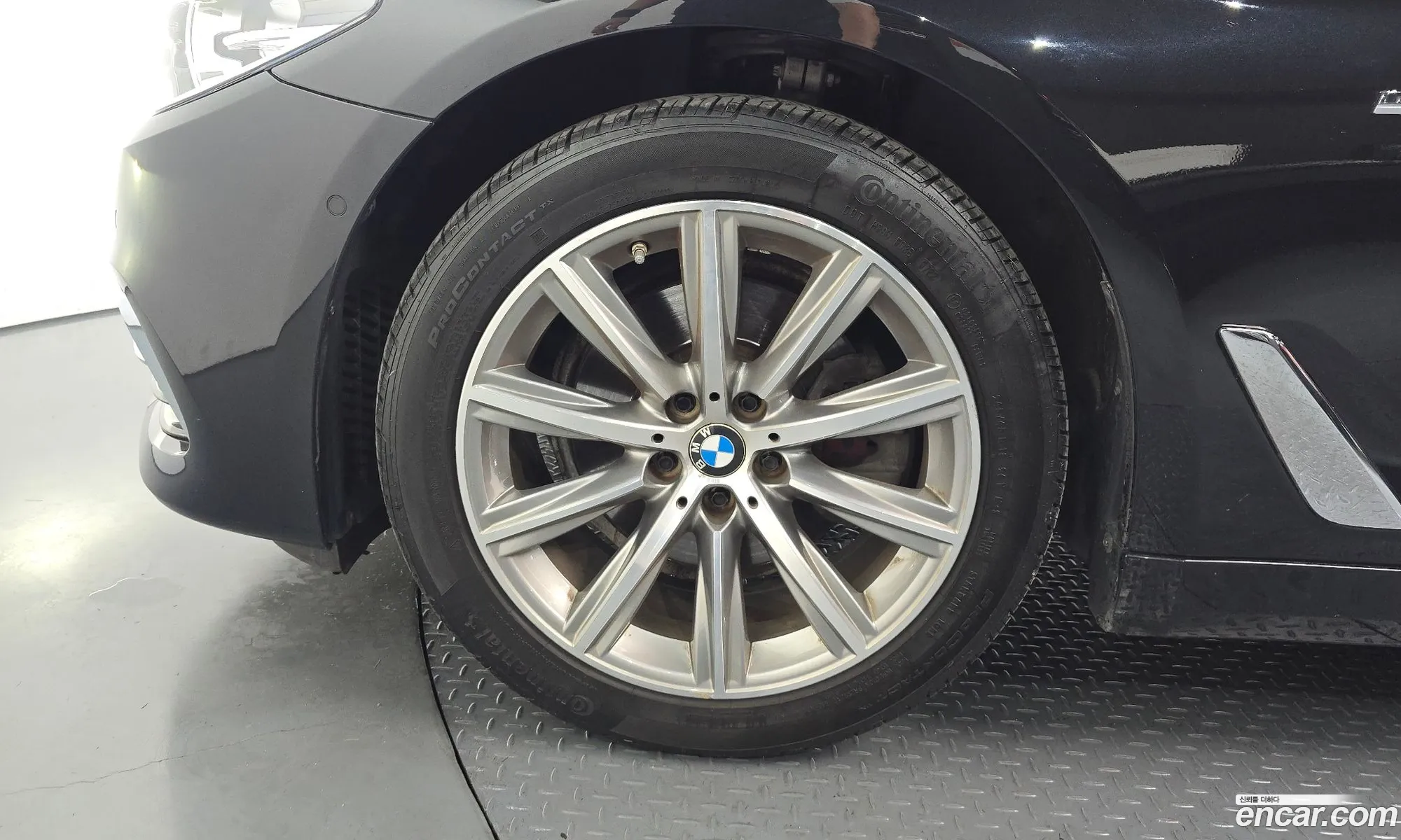 BMW 5 Series 2018 WBAJK7102JBP70581 — 11