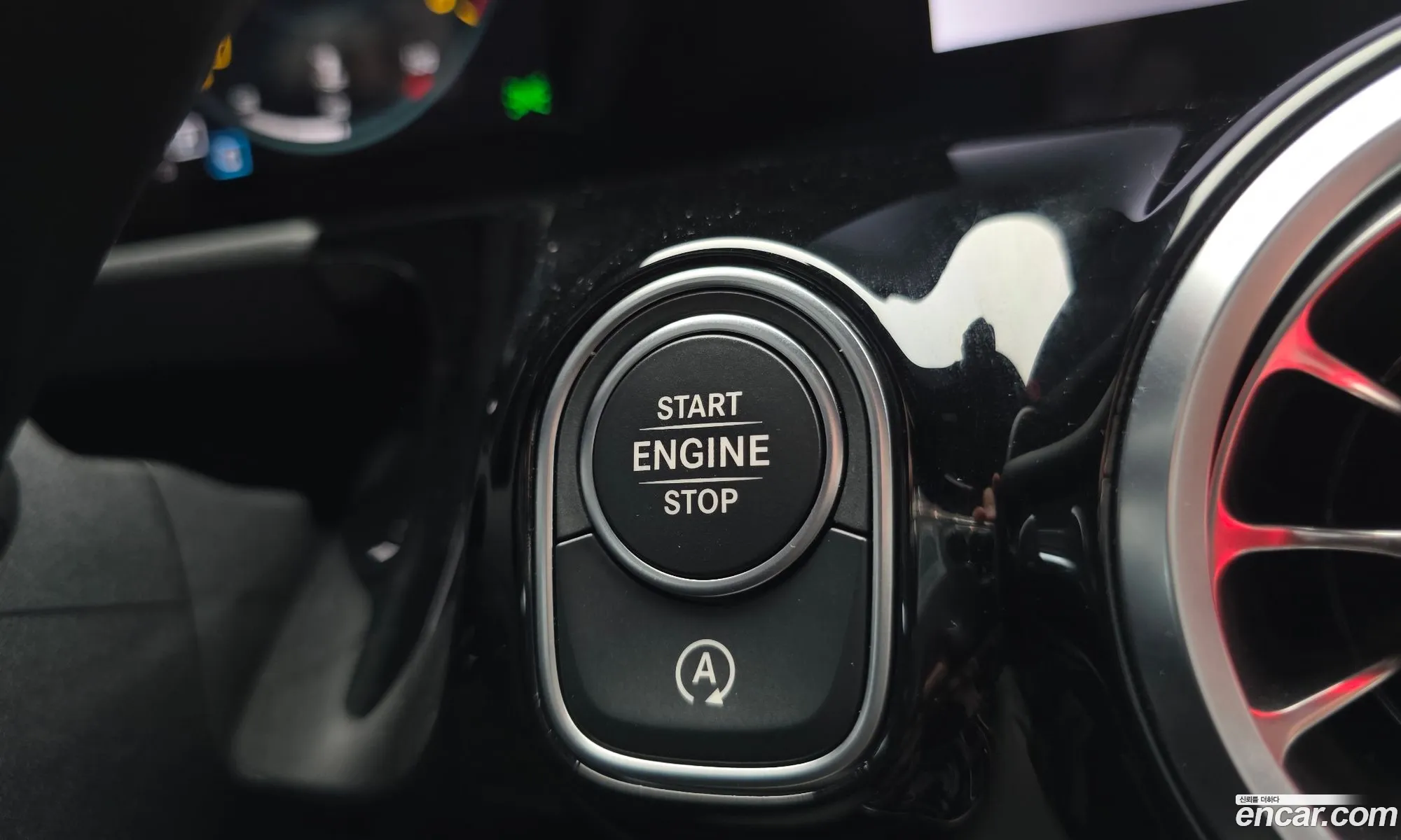 Mercedes-Benz GLA-Class H247 2023 — 28