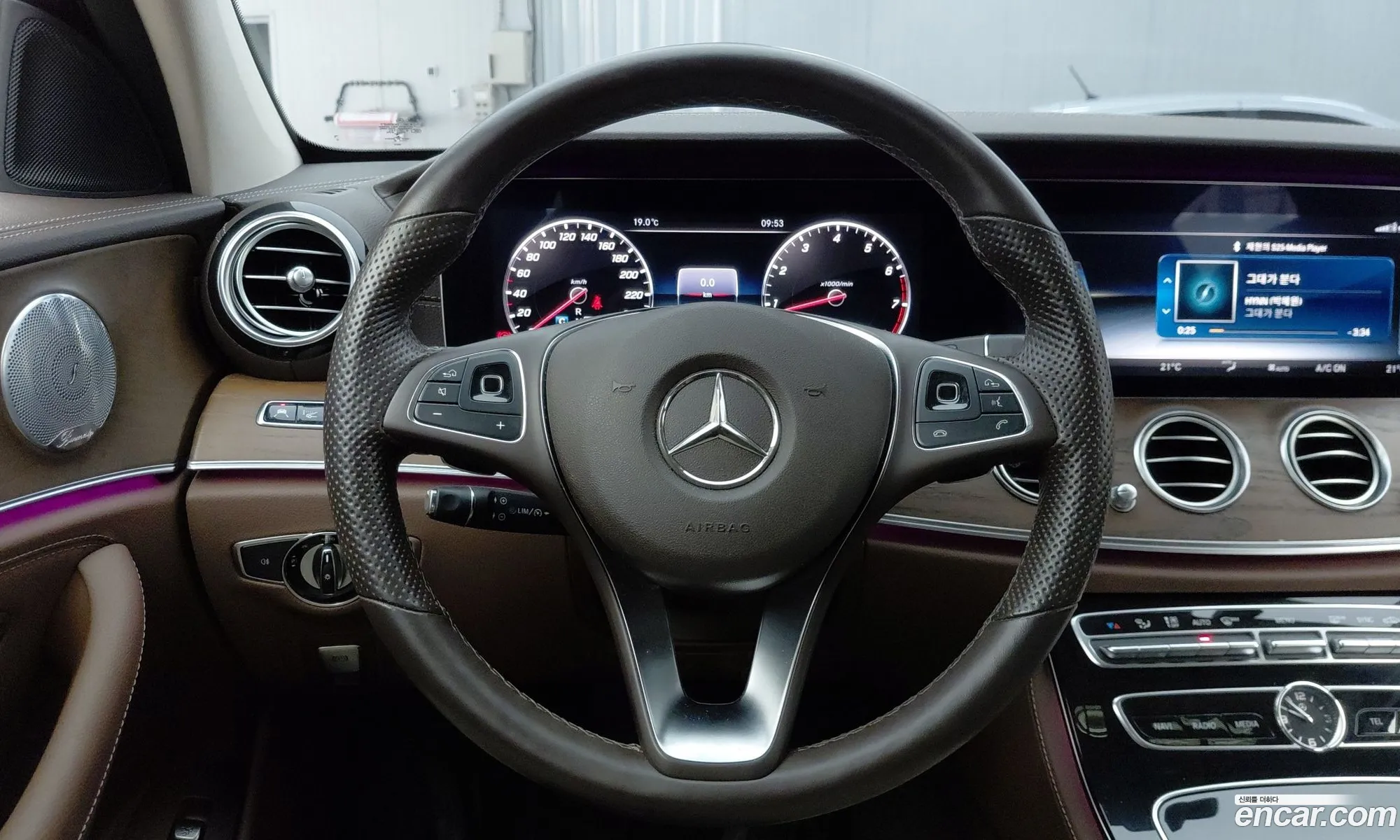 Mercedes-Benz E-Class W213 2018 — 12