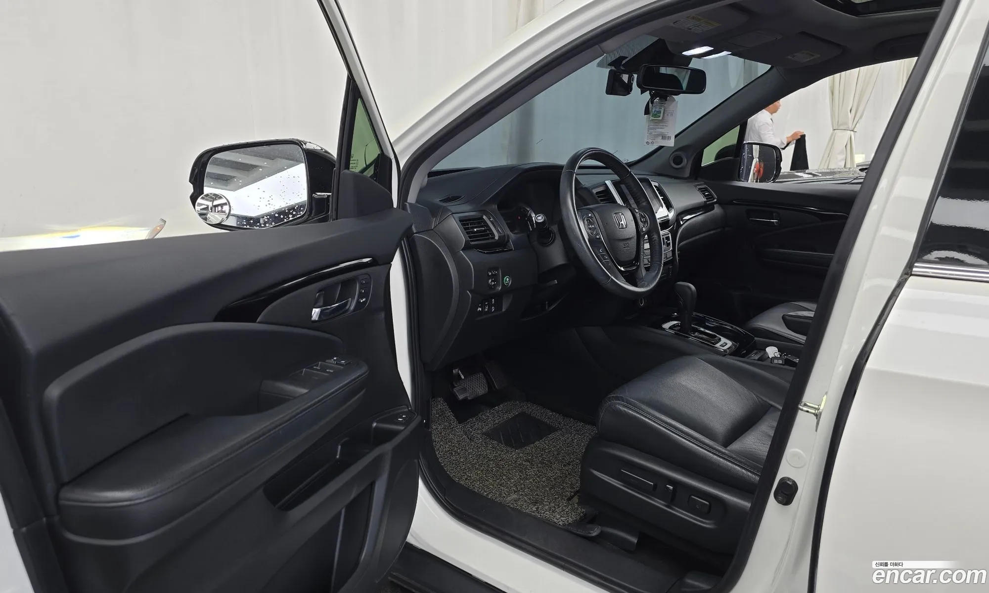 Honda Pilot 2017 5FNYF6850HB200915 — 16