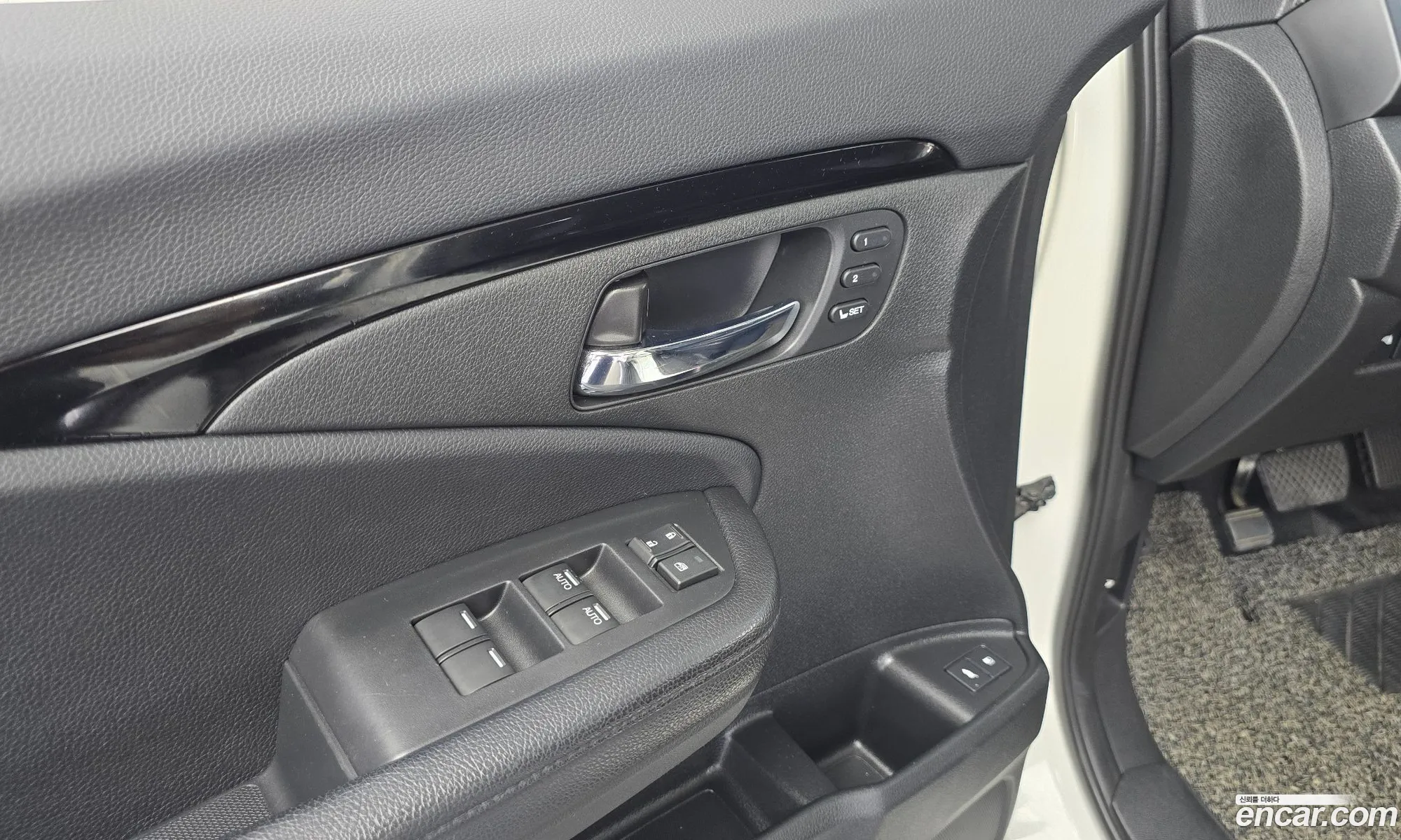 Honda Pilot 2017 5FNYF6850HB200915 — 21