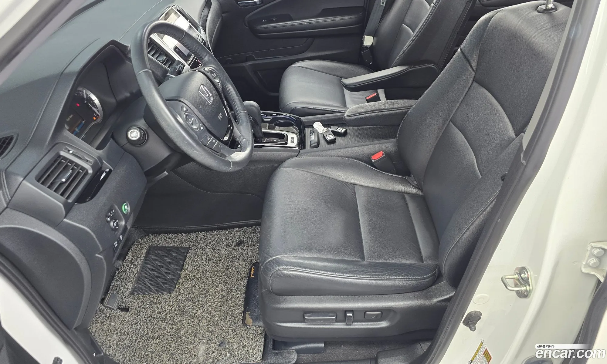 Honda Pilot 2017 5FNYF6850HB200915 — 29