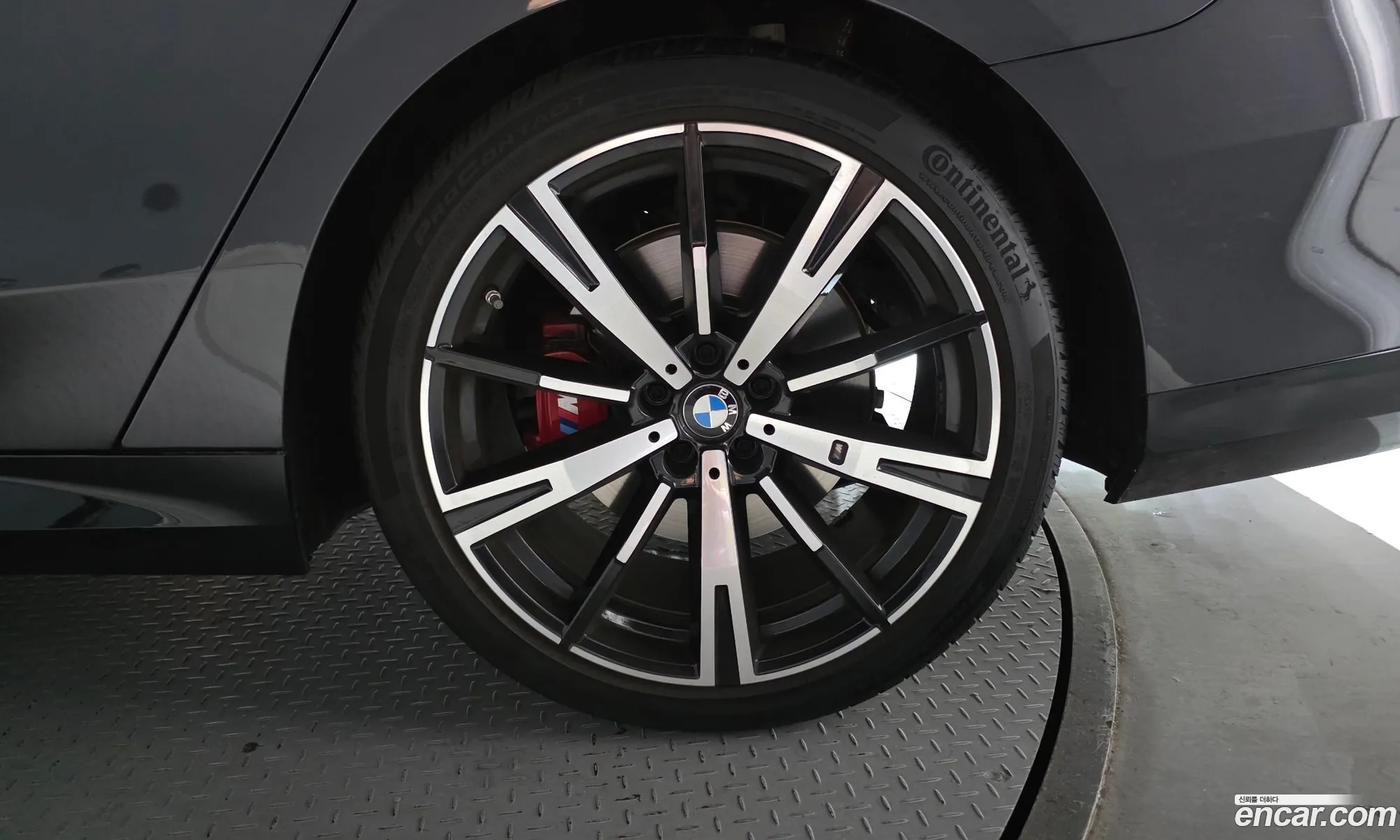 BMW 5 Series 2025 — 12