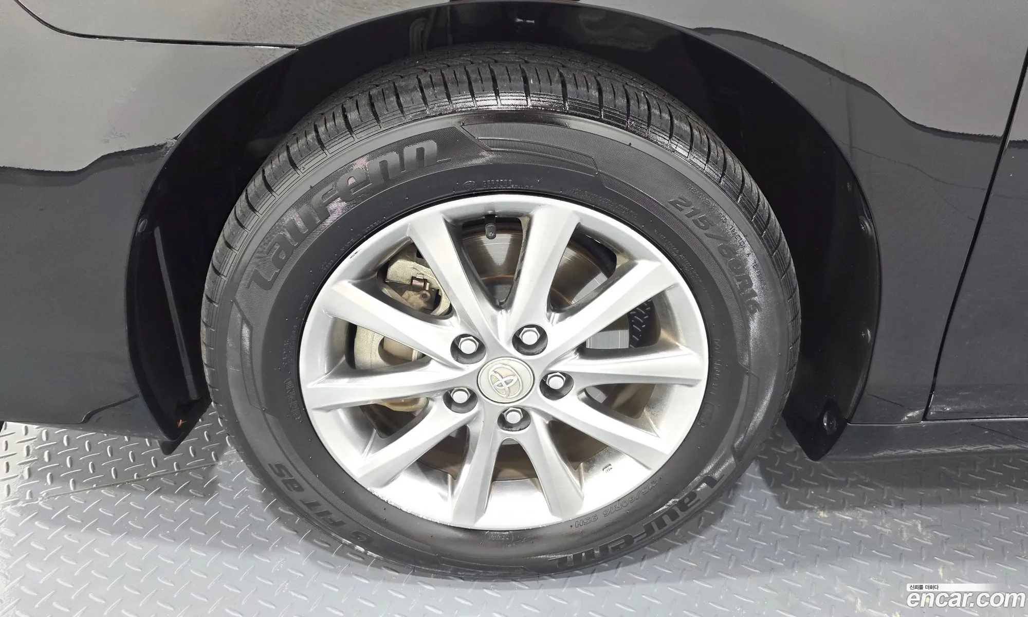 Toyota Camry 2010 — 18