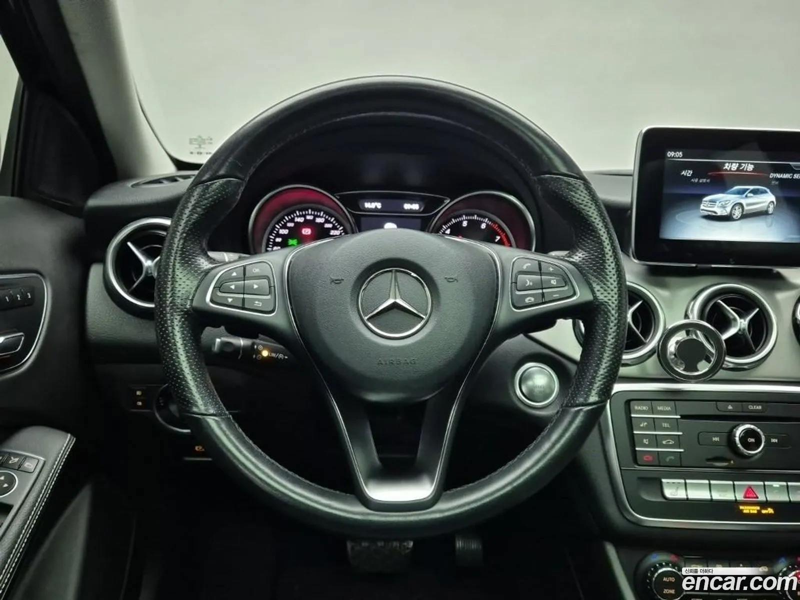 Mercedes-Benz GLA-Class X156 2018 — 10