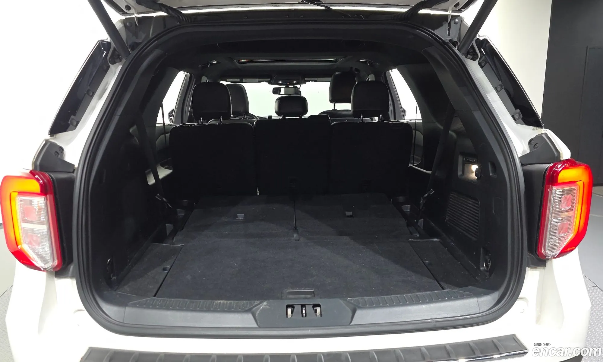 Ford Explorer 6th Gen 2019 1FMSK8FH5LGA74374 — 16