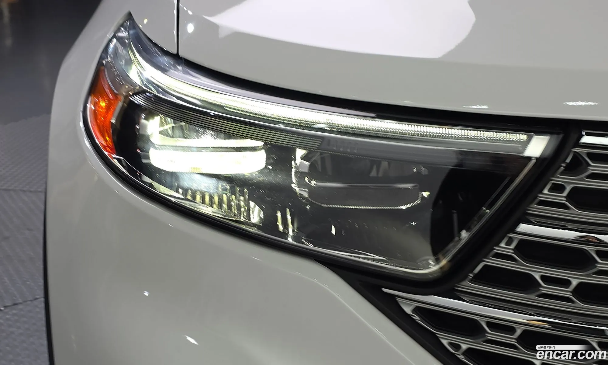 Ford Explorer 6th Gen 2019 1FMSK8FH5LGA74374 — 18