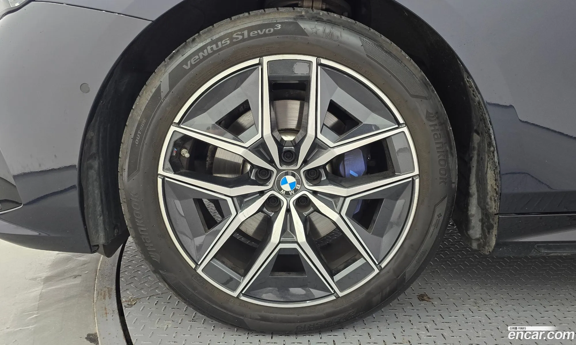 BMW 5 Series 2025 WBA21FJ01SCU70351 — 30