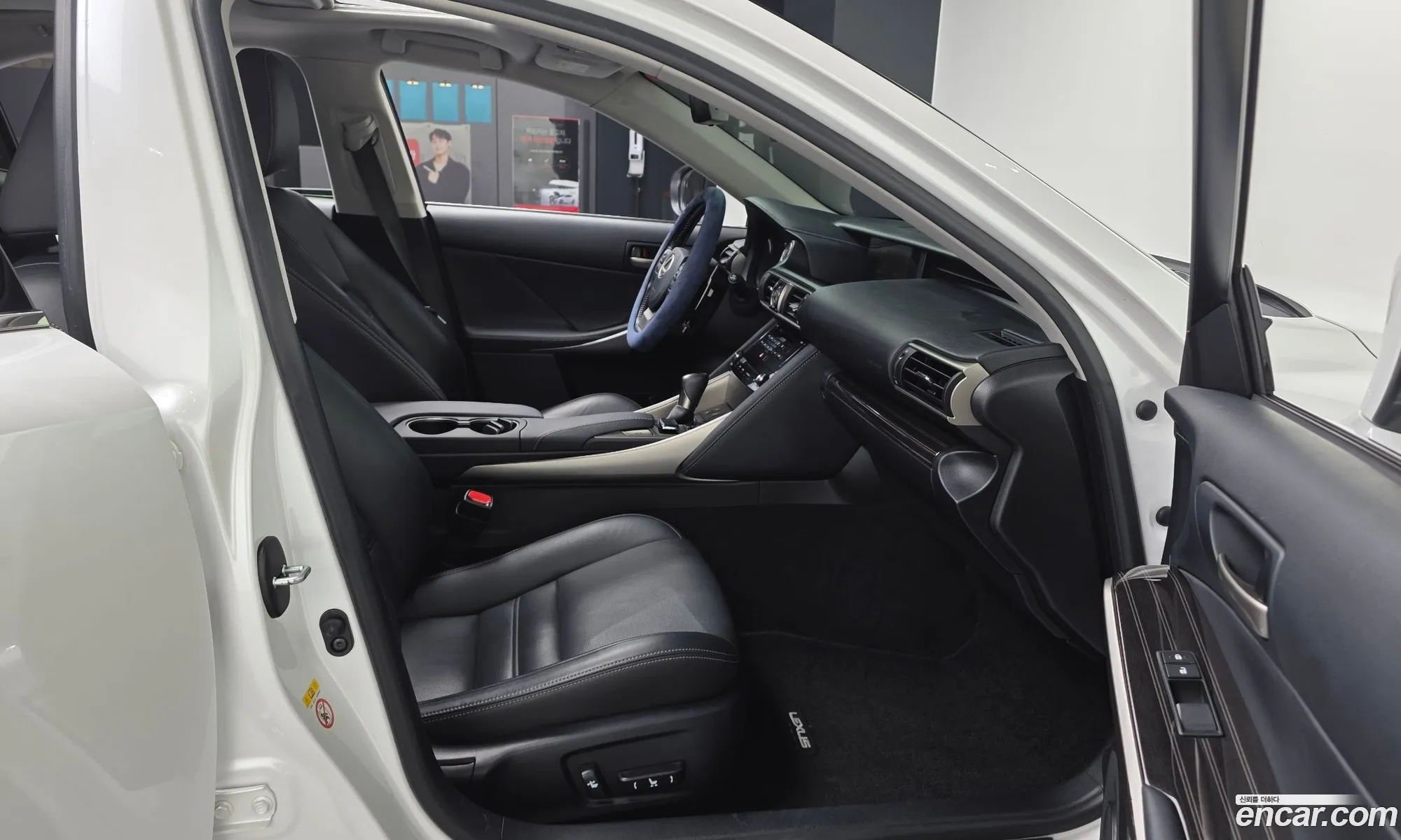 Lexus IS200t 2016 JTHBA5D22H5043556 — 6