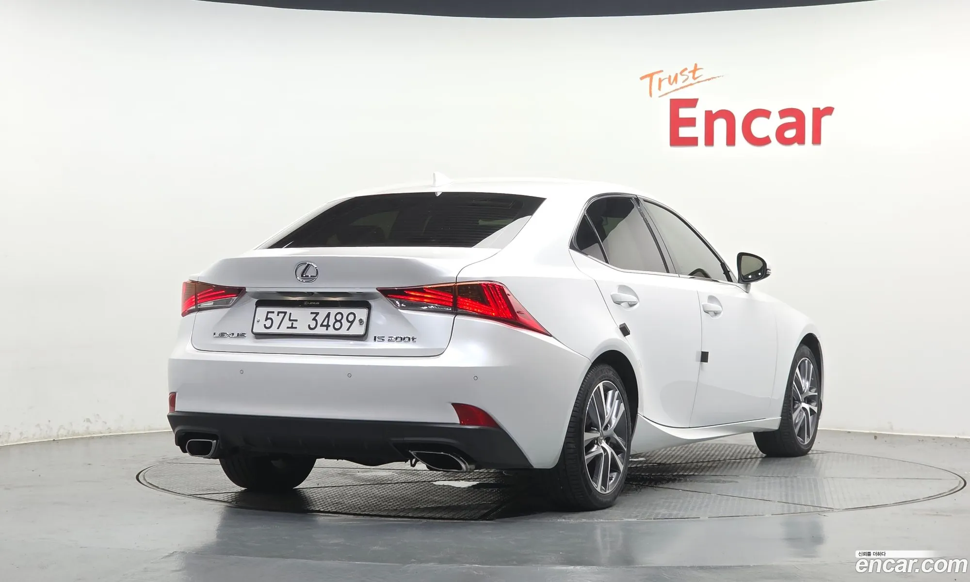 Lexus IS200t 2016 JTHBA5D22H5043556 — 4