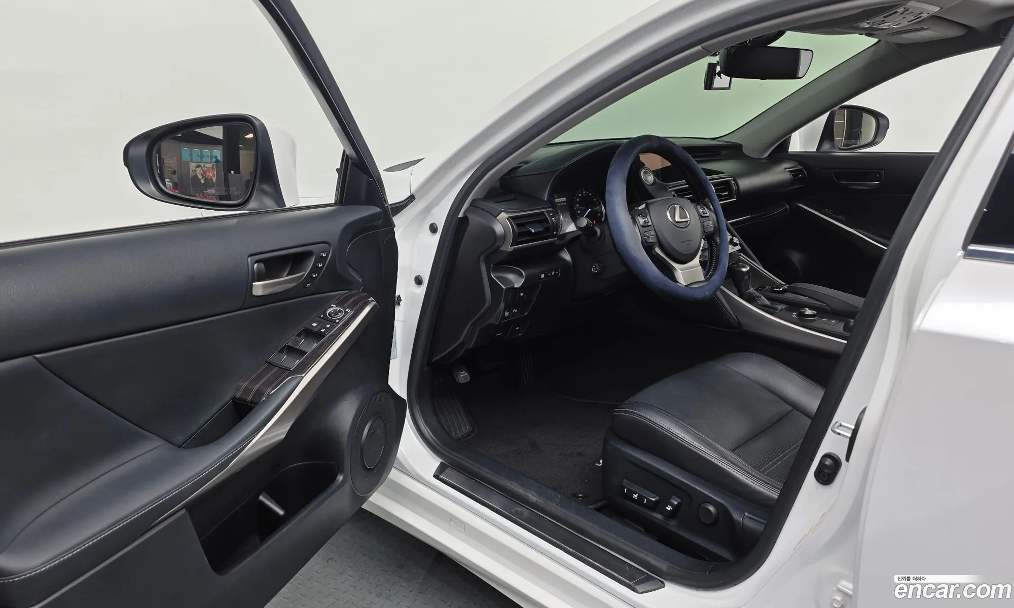 Lexus IS200t 2016 JTHBA5D22H5043556 — 20
