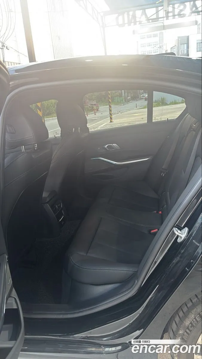 BMW 3 Series 2025 — 11