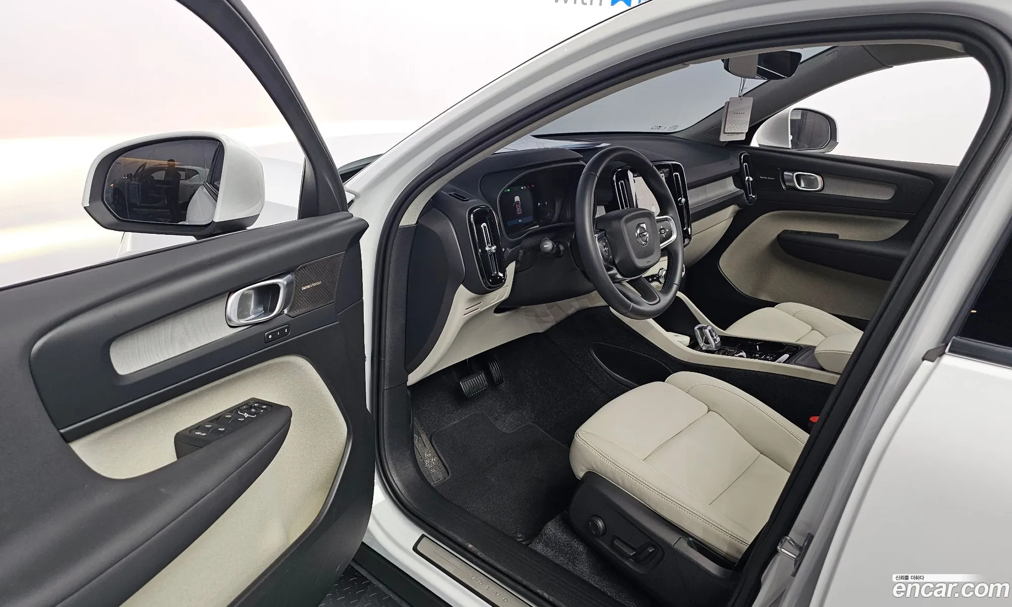 Volvo XC40 2025 — 4
