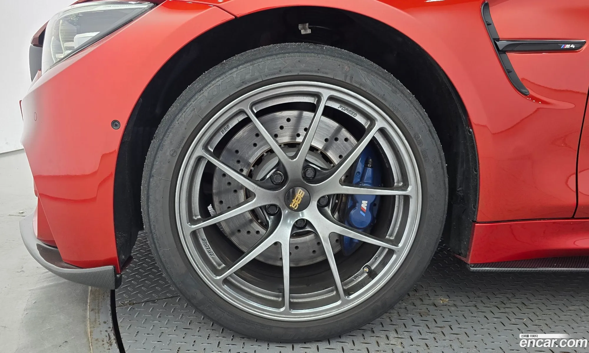 BMW M4 2018 WBS4Y910XJAC56375 — 18