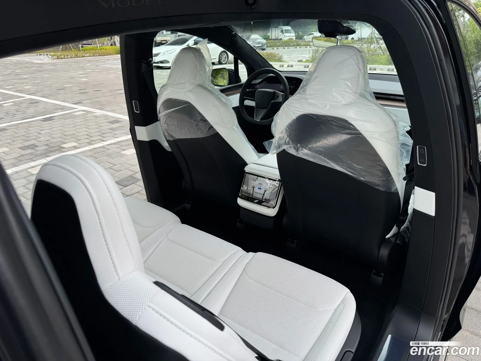 Tesla Model X 2026 — 14