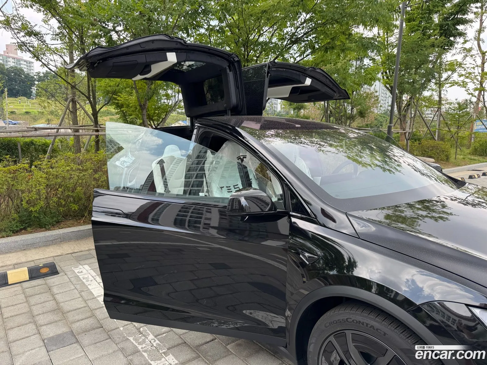 Tesla Model X 2026 — 3