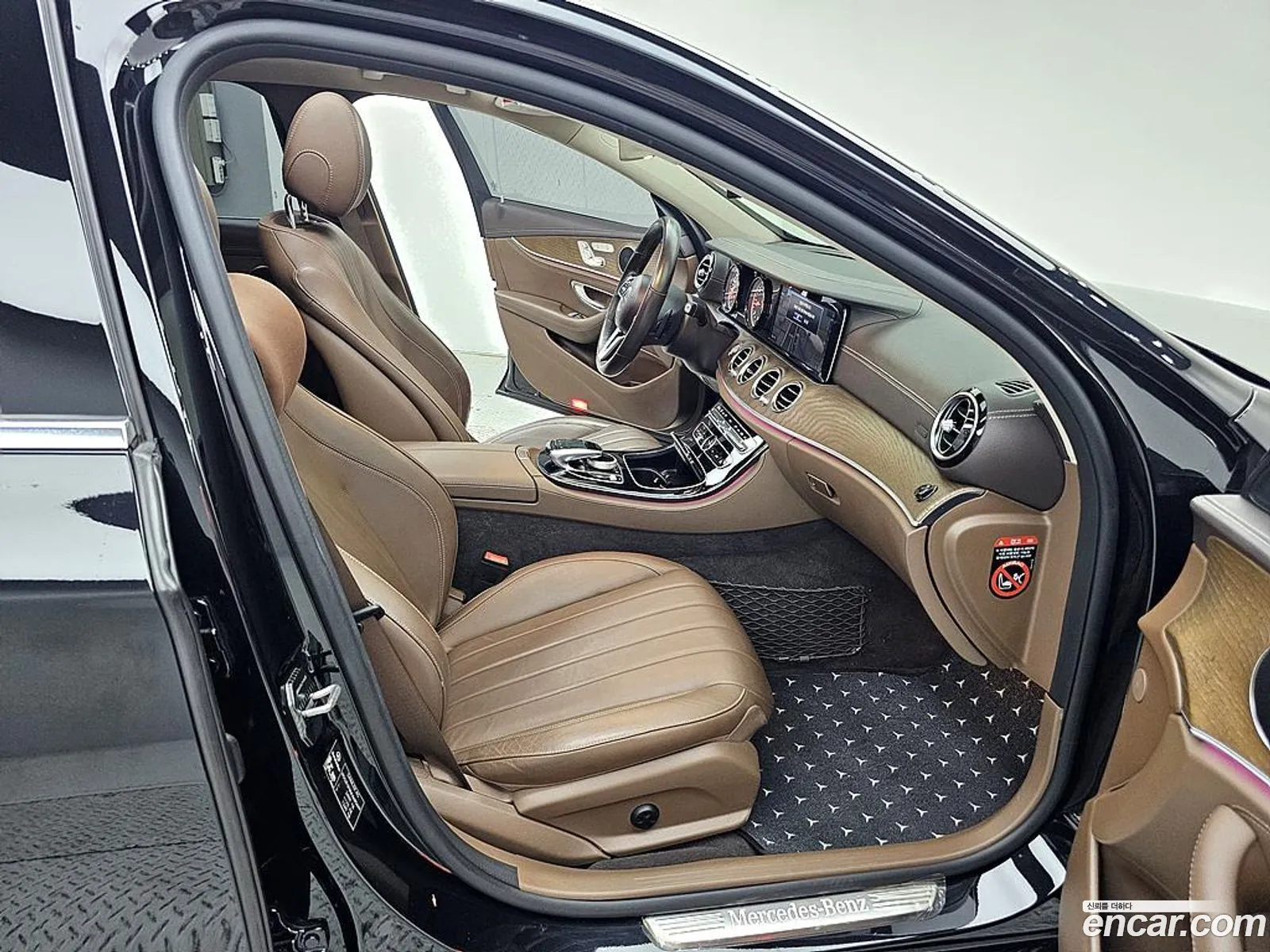 Mercedes-Benz E-Class W213 2019 — 17
