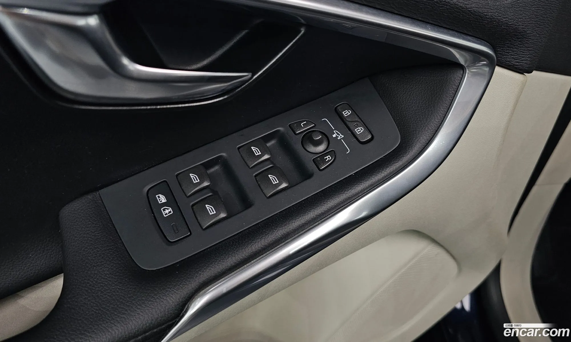 Volvo V40 2016 — 11